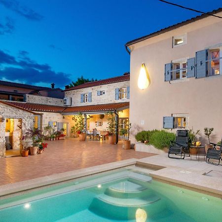 Amazing Home In Foli With Kitchen Zewnętrze zdjęcie