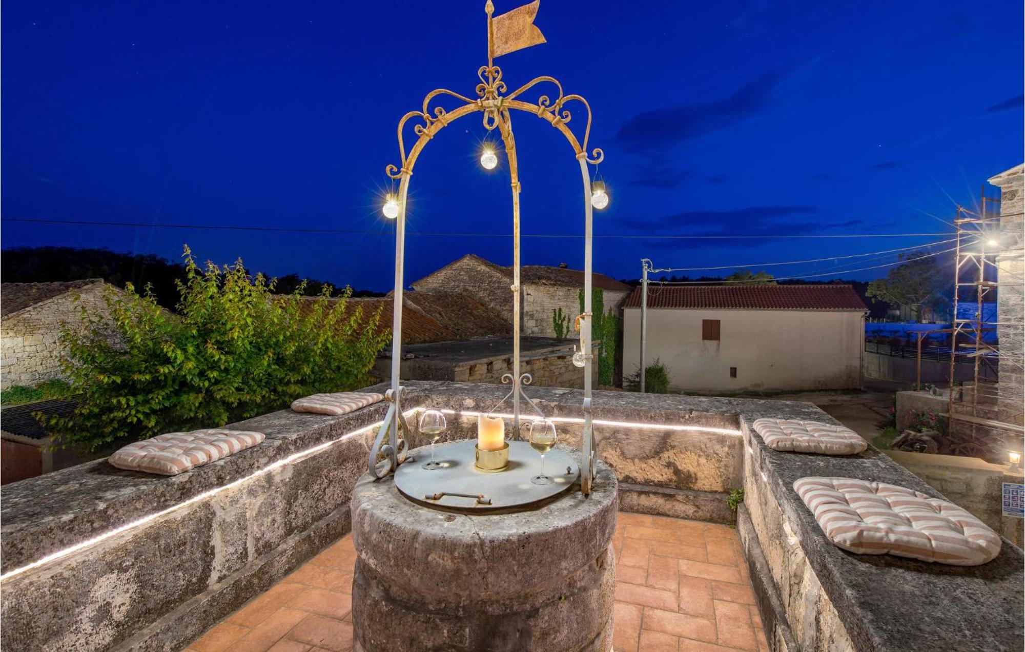 Amazing Home In Foli With Kitchen Zewnętrze zdjęcie