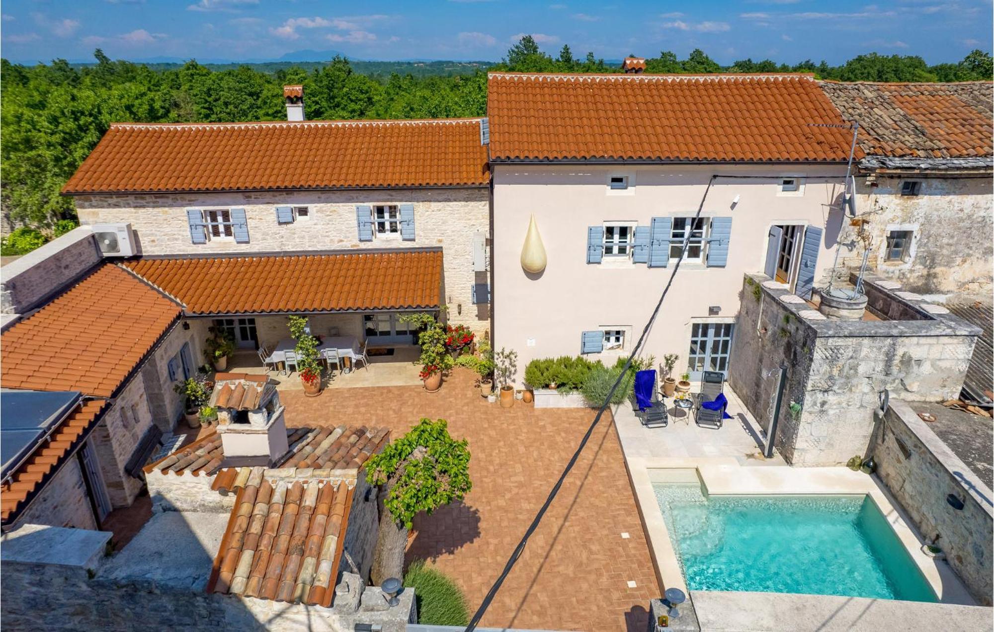Amazing Home In Foli With Kitchen Zewnętrze zdjęcie