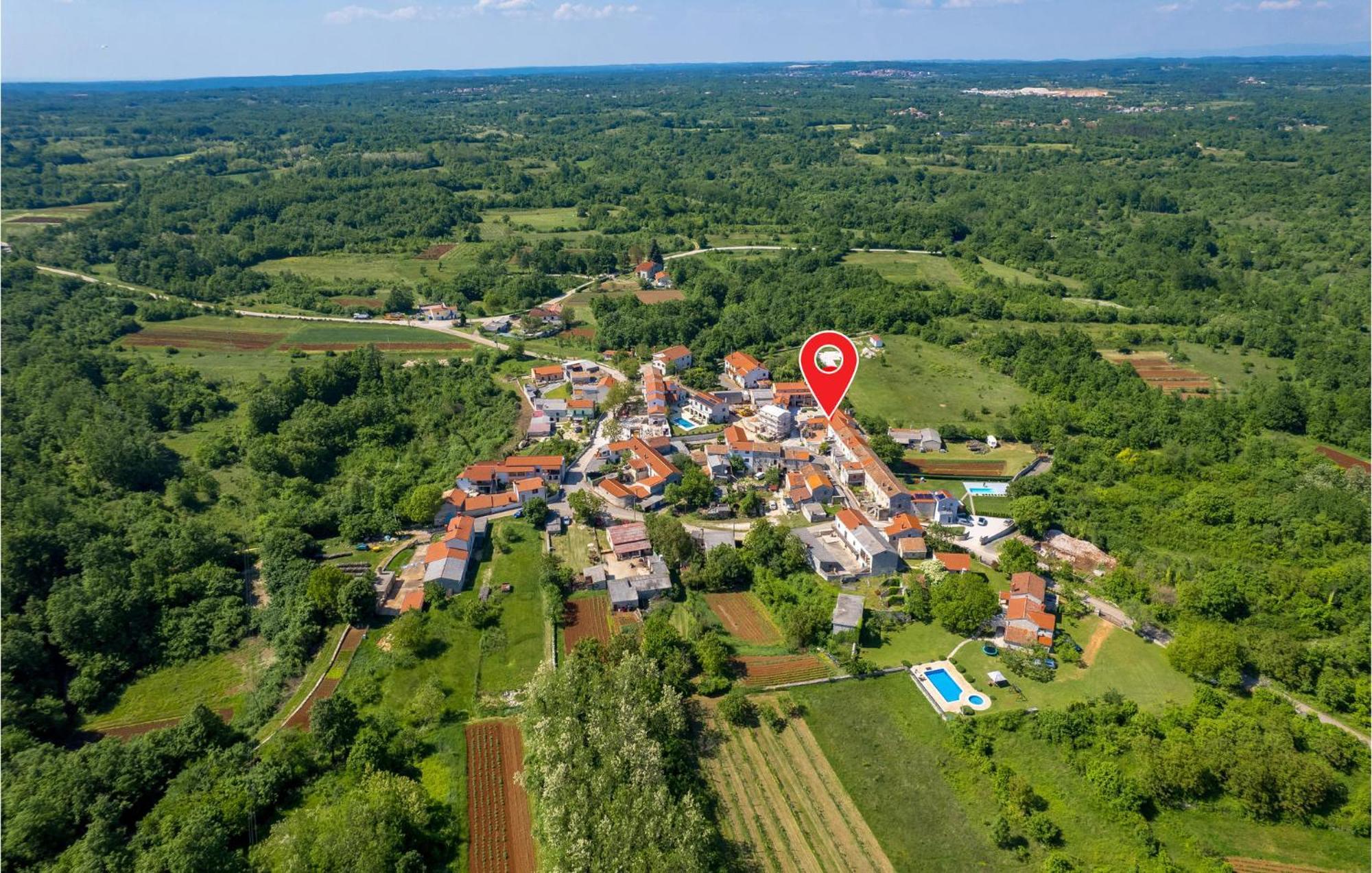 Amazing Home In Foli With Kitchen Zewnętrze zdjęcie