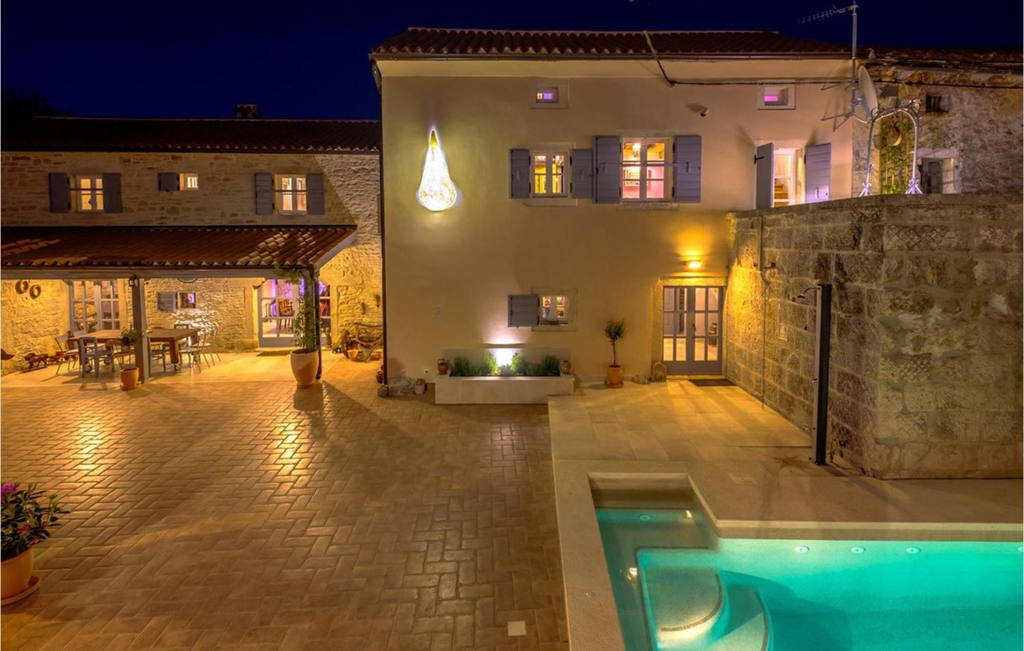 Amazing Home In Foli With Kitchen Zewnętrze zdjęcie