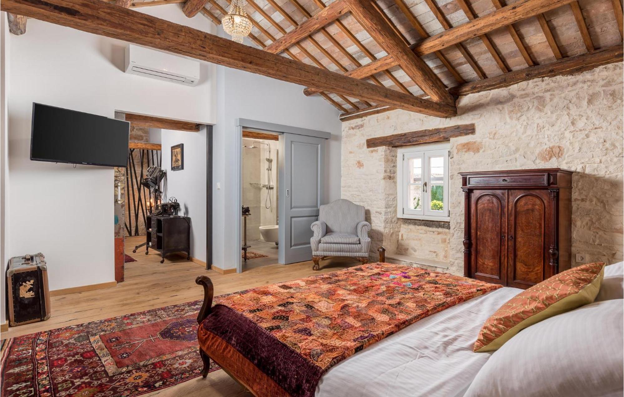 Amazing Home In Foli With Kitchen Zewnętrze zdjęcie