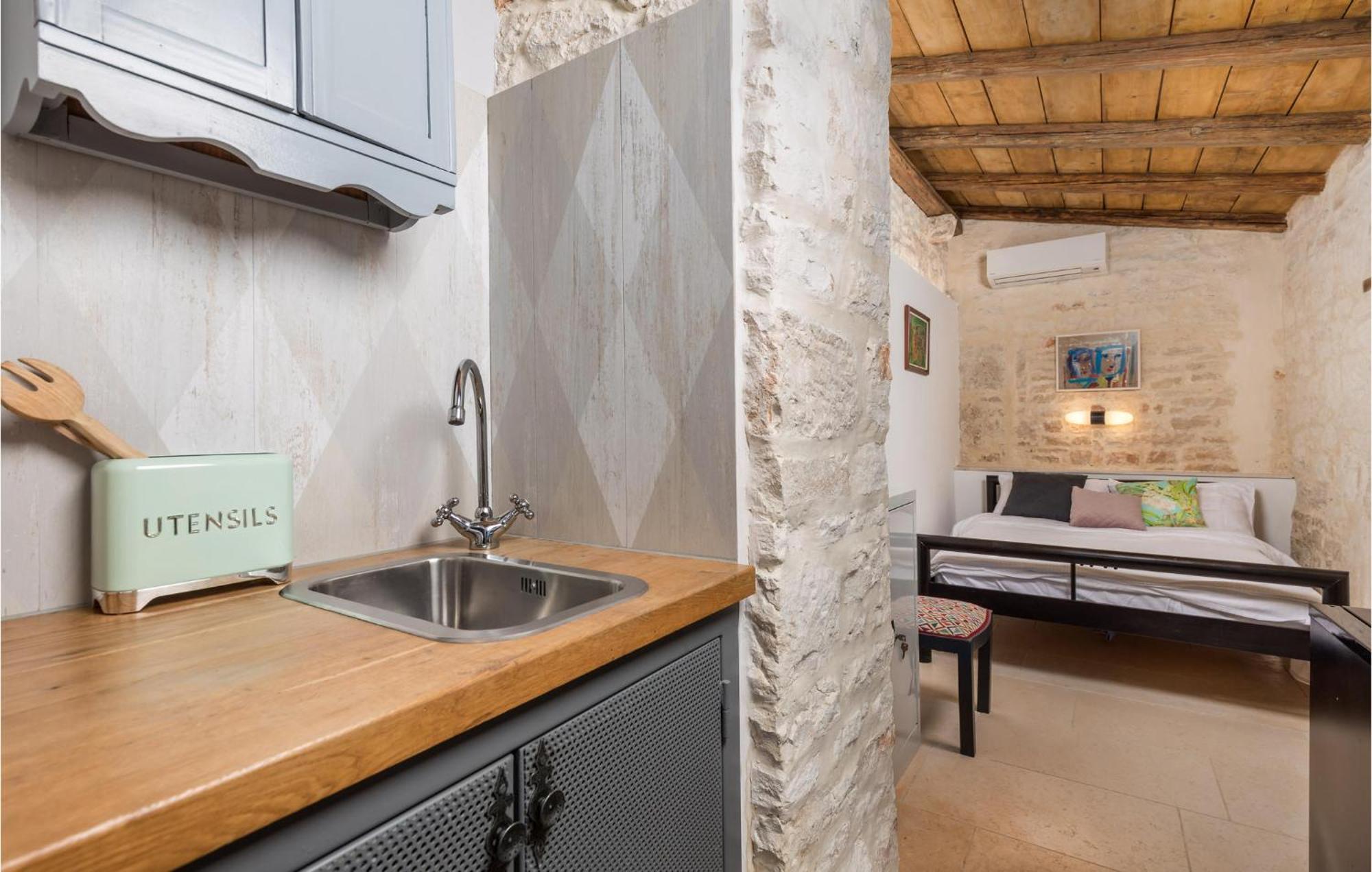 Amazing Home In Foli With Kitchen Zewnętrze zdjęcie