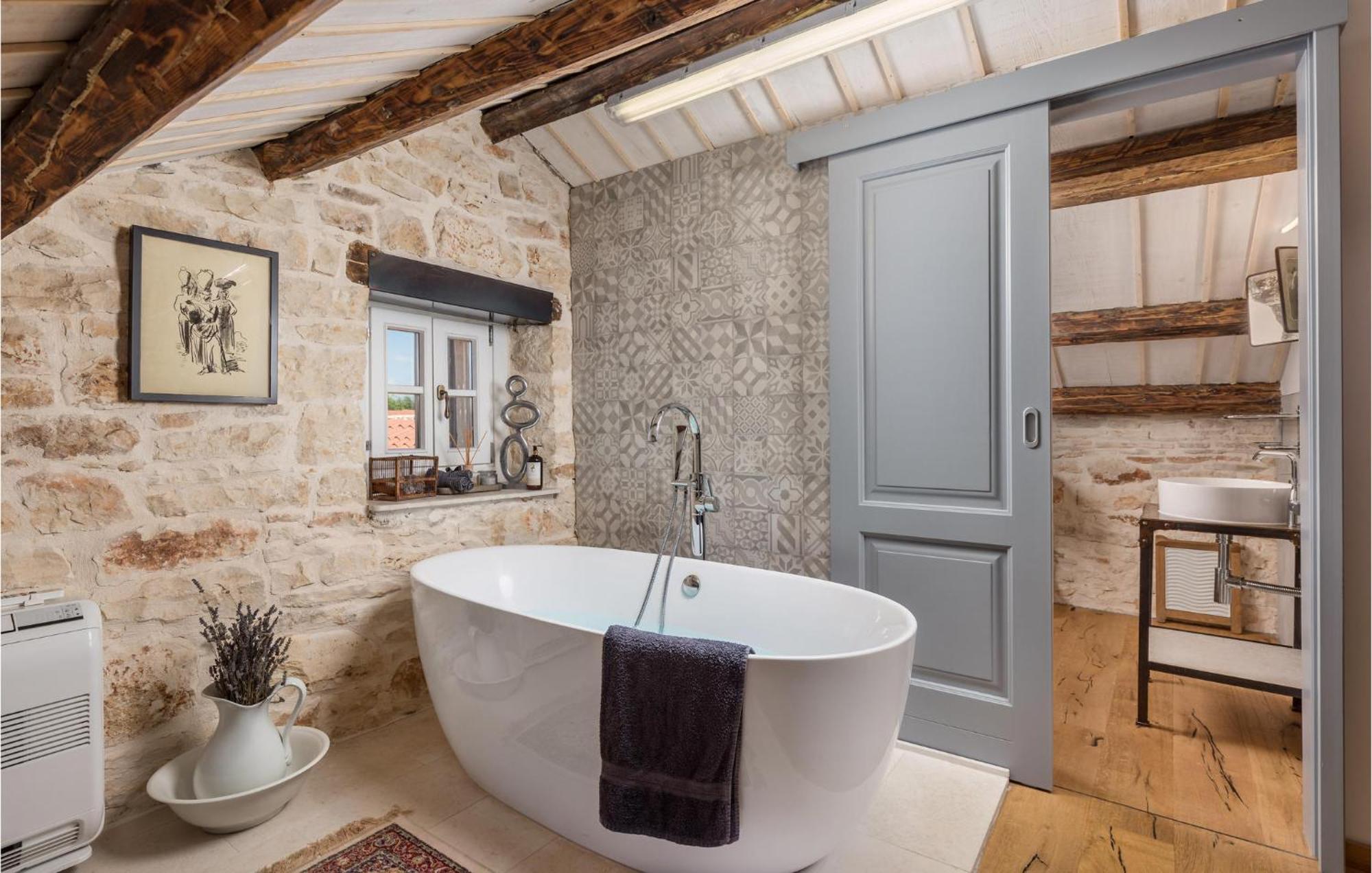 Amazing Home In Foli With Kitchen Zewnętrze zdjęcie